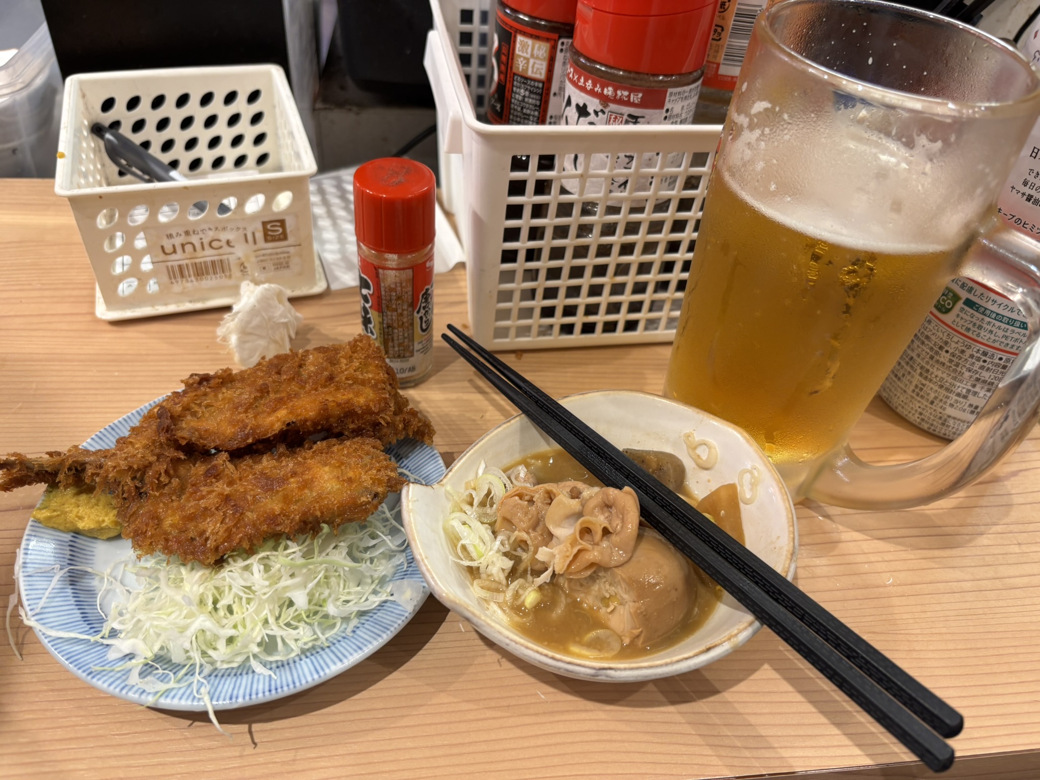 ビール、煮込み、アジフライ